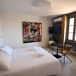 Frühstückspension La Maison Des Vendangeurs - Table D'hotes Le Soir Du Jeudi Au Dimanche- Jacuzzi - Balneo - Acces Piscine Pour Toutes Les Sauf Coquet- Piscine De Mai A Mi-octobre 4*