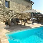 Bed & Breakfast La Maison Des Vendangeurs: Jacuzzi & Seasonal Pool Retreat