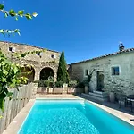 La Maison Des Vendangeurs: Jacuzzi & Seasonal Pool Retreat Bed & Breakfast