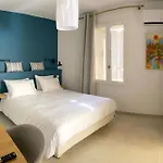 La Maison Des Vendangeurs - Table D'hotes Le Soir Du Jeudi Au Dimanche- Jacuzzi - Balneo - Acces Piscine Pour Toutes Les Sauf Coquet- Piscine De Mai A Mi-octobre 4*