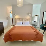 La Maison Des Vendangeurs - Table D'hotes Le Soir Du Jeudi Au Dimanche- Jacuzzi - Balneo - Acces Piscine Pour Toutes Les Sauf Coquet- Piscine De Mai A Mi-octobre 4* Martignargues