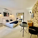 La Maison Des Vendangeurs - Table D'hotes Le Soir Du Jeudi Au Dimanche- Jacuzzi - Balneo - Acces Piscine Pour Toutes Les Sauf Coquet- Piscine De Mai A Mi-octobre Martignargues