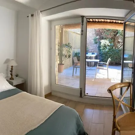 La Maison Des Vendangeurs - Table D'hotes Le Soir Du Jeudi Au Dimanche- Jacuzzi - Balneo - Acces Piscine Pour Toutes Les Sauf Coquet- Piscine De Mai A Mi-octobre Bed & Breakfast