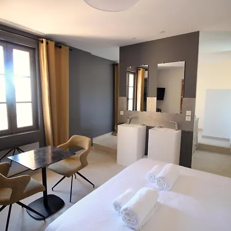 La Maison Des Vendangeurs - Table D'hotes Le Soir Du Jeudi Au Dimanche- Jacuzzi - Balneo - Acces Piscine Pour Toutes Les Sauf Coquet- Piscine De Mai A Mi-octobre Martignargues