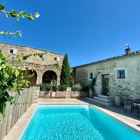 La Maison Des Vendangeurs: Jacuzzi & Seasonal Pool Retreat Bed & Breakfast