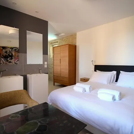 La Maison Des Vendangeurs - Table D'hotes Le Soir Du Jeudi Au Dimanche- Jacuzzi - Balneo - Acces Piscine Pour Toutes Les Sauf Coquet- Piscine De Mai A Mi-octobre فندق مبيت وإفطار Martignargues