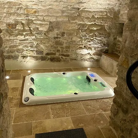 La Maison Des Vendangeurs - Table D'hotes Le Soir Du Jeudi Au Dimanche- Jacuzzi - Balneo - Acces Piscine Pour Toutes Les Sauf Coquet- Piscine De Mai A Mi-octobre 4*