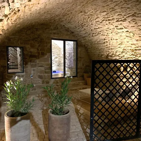 Bed & Breakfast La Maison Des Vendangeurs: Jacuzzi & Seasonal Pool Retreat Martignargues