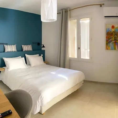 La Maison Des Vendangeurs - Table D'hotes Le Soir Du Jeudi Au Dimanche- Jacuzzi - Balneo - Acces Piscine Pour Toutes Les Sauf Coquet- Piscine De Mai A Mi-octobre 4*