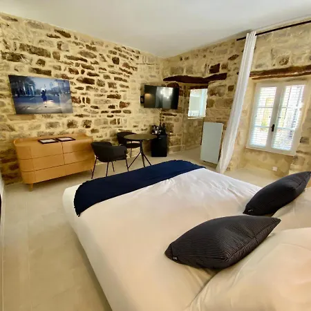 La Maison Des Vendangeurs: Jacuzzi & Seasonal Pool Retreat Martignargues