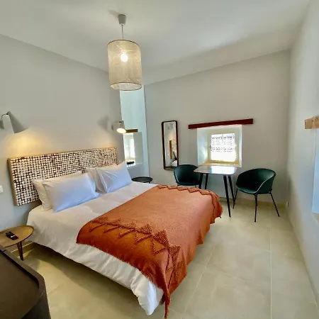 La Maison Des Vendangeurs: Jacuzzi & Seasonal Pool Retreat Martignargues