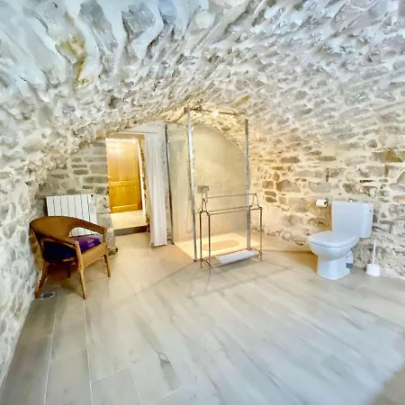 La Maison Des Vendangeurs: Jacuzzi & Seasonal Pool Retreat *