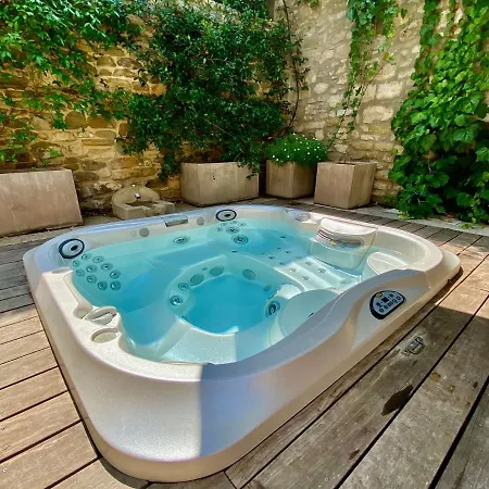 Bed & Breakfast La Maison Des Vendangeurs - Table D'hotes Le Soir Du Jeudi Au Dimanche- Jacuzzi - Balneo - Acces Piscine Pour Toutes Les Sauf Coquet- Piscine De Mai A Mi-octobre Martignargues