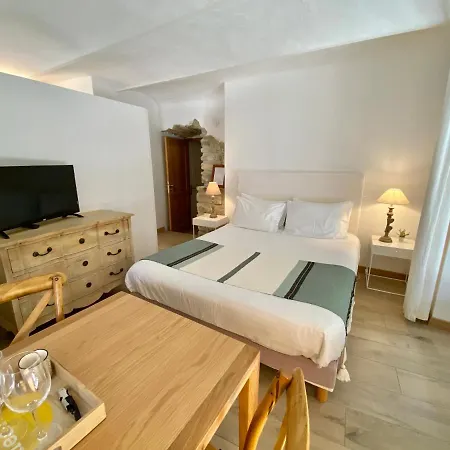 Bed & Breakfast La Maison Des Vendangeurs: Jacuzzi & Seasonal Pool Retreat Martignargues