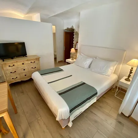 Bed & Breakfast La Maison Des Vendangeurs: Jacuzzi & Seasonal Pool Retreat Martignargues