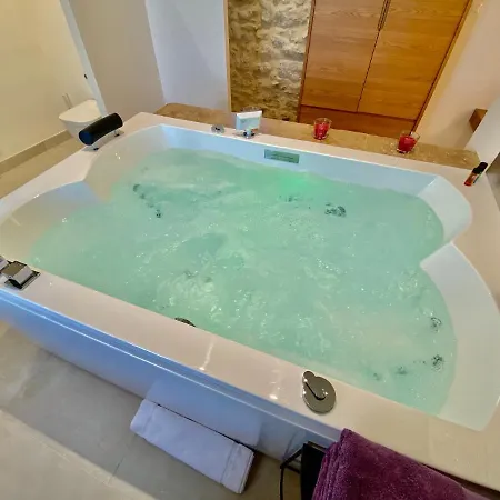Bed & Breakfast La Maison Des Vendangeurs - Table D'hotes Le Soir Du Jeudi Au Dimanche- Jacuzzi - Balneo - Acces Piscine Pour Toutes Les Sauf Coquet- Piscine De Mai A Mi-octobre Martignargues