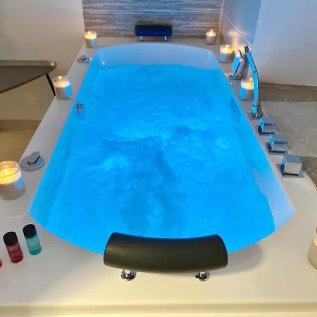La Maison Des Vendangeurs - Table D'hotes Le Soir Du Jeudi Au Dimanche- Jacuzzi - Balneo - Acces Piscine Pour Toutes Les Sauf Coquet- Piscine De Mai A Mi-octobre Bed & Breakfast
