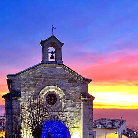 Bed & Breakfast La Maison Des Vendangeurs: Jacuzzi & Seasonal Pool Retreat
