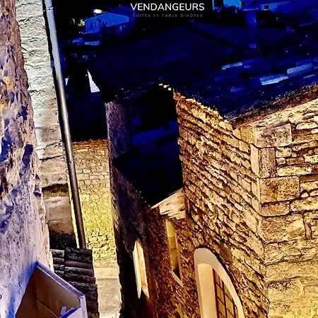 La Maison Des Vendangeurs: Jacuzzi & Seasonal Pool Retreat Bed & Breakfast Martignargues