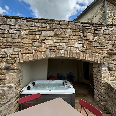 La Maison Des Vendangeurs: Jacuzzi & Seasonal Pool Retreat *
