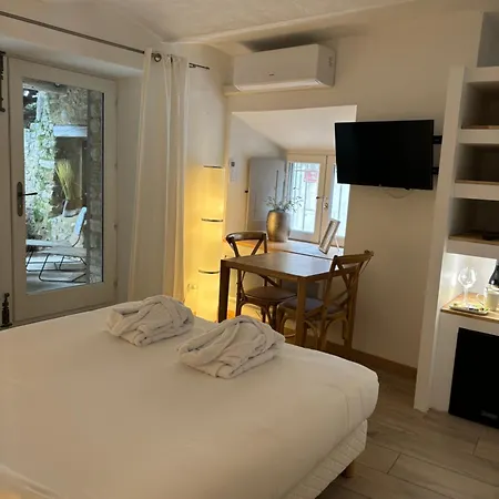 La Maison Des Vendangeurs: Jacuzzi & Seasonal Pool Retreat * Martignargues