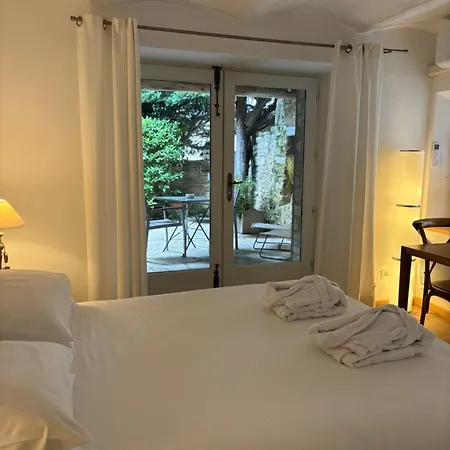 Bed & Breakfast La Maison Des Vendangeurs: Jacuzzi & Seasonal Pool Retreat Martignargues