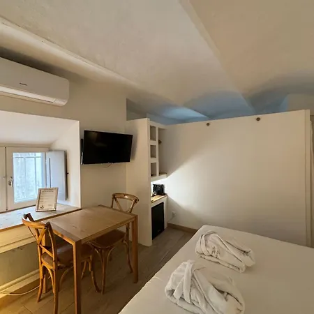La Maison Des Vendangeurs: Jacuzzi & Seasonal Pool Retreat