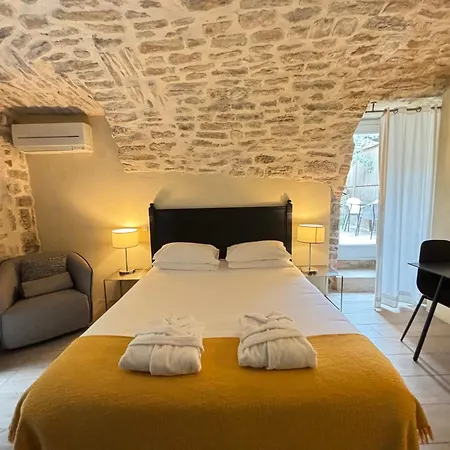 La Maison Des Vendangeurs: Jacuzzi & Seasonal Pool Retreat *