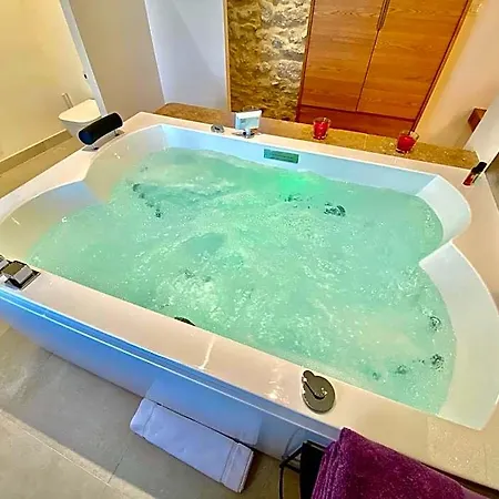 Bed and breakfast La Maison Des Vendangeurs - Table D'hôtes Le Soir Du Jeudi Au Dimanche- Jacuzzi - Balnéo - Acces Piscine Pour Toutes Les Sauf Coquet- Piscine De Mai à Mi-octobre 4*