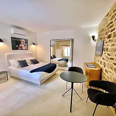 Bed and breakfast La Maison Des Vendangeurs - Table D'hôtes Le Soir Du Jeudi Au Dimanche- Jacuzzi - Balnéo - Acces Piscine Pour Toutes Les Sauf Coquet- Piscine De Mai à Mi-octobre