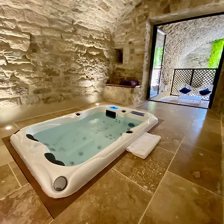 Bed & Breakfast La Maison Des Vendangeurs - Table D'hotes Le Soir Du Jeudi Au Dimanche- Jacuzzi - Balneo - Acces Piscine Pour Toutes Les Sauf Coquet- Piscine De Mai A Mi-octobre Martignargues