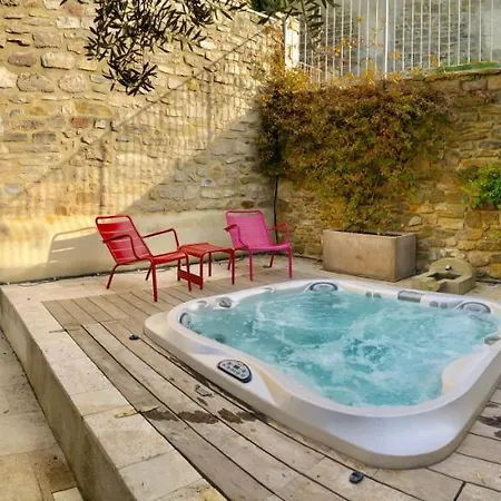 La Maison Des Vendangeurs - Table D'hotes Le Soir Du Jeudi Au Dimanche- Jacuzzi - Balneo - Acces Piscine Pour Toutes Les Sauf Coquet- Piscine De Mai A Mi-octobre Bed & Breakfast 4*