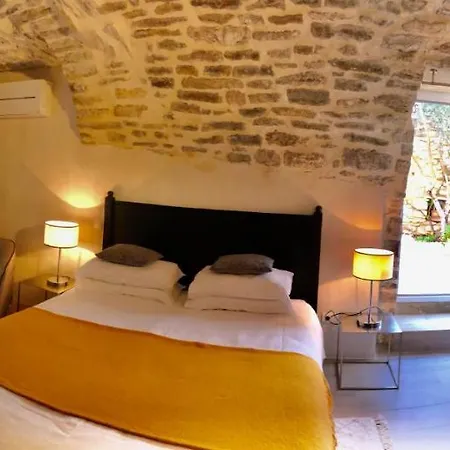 La Maison Des Vendangeurs - Table D'hotes Le Soir Du Jeudi Au Dimanche- Jacuzzi - Balneo - Acces Piscine Pour Toutes Les Sauf Coquet- Piscine De Mai A Mi-octobre לינה וארוחת בוקר 4*