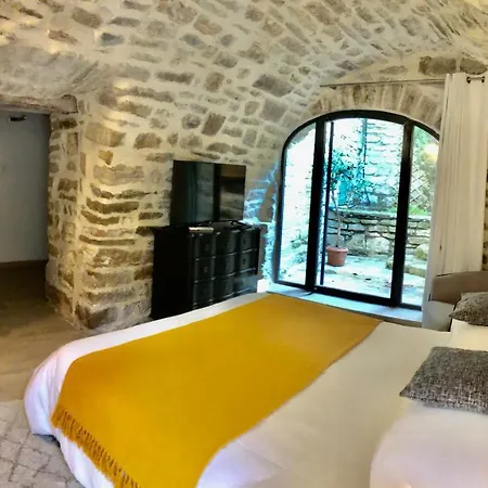 La Maison Des Vendangeurs: Jacuzzi & Seasonal Pool Retreat *