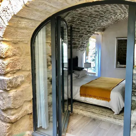 Bed & Breakfast La Maison Des Vendangeurs: Jacuzzi & Seasonal Pool Retreat *