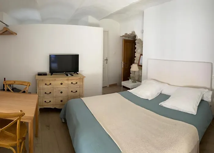 La Maison Des Vendangeurs - Table D'hotes Le Soir Du Jeudi Au Dimanche- Jacuzzi - Balneo - Acces Piscine Pour Toutes Les Sauf Coquet- Piscine De Mai A Mi-octobre Martignargues