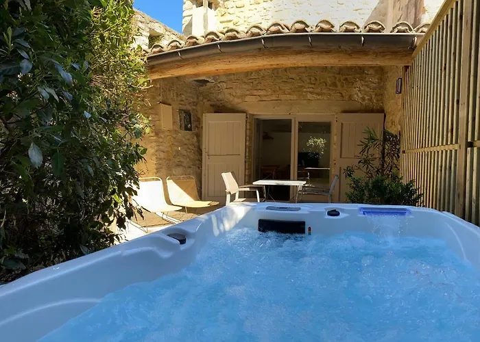 La Maison Des Vendangeurs - Table D'hotes Le Soir Du Jeudi Au Dimanche- Jacuzzi - Balneo - Acces Piscine Pour Toutes Les Sauf Coquet- Piscine De Mai A Mi-octobre Frühstückspension 4*