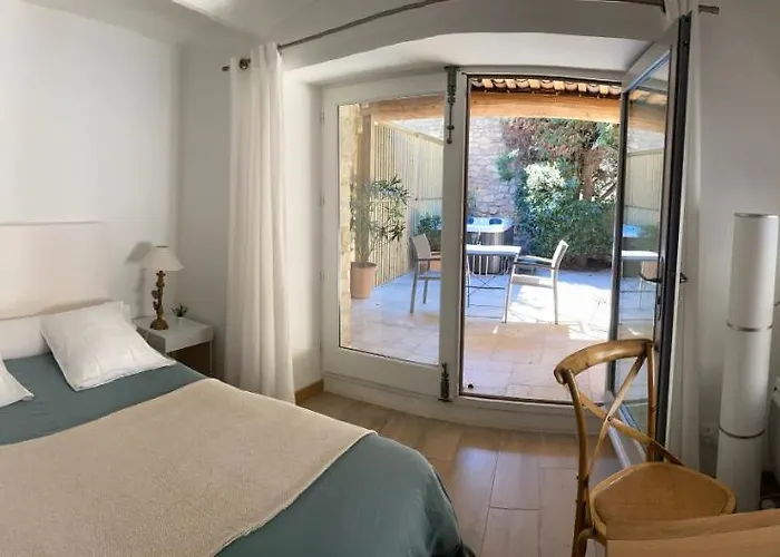 La Maison Des Vendangeurs - Table D'hotes Le Soir Du Jeudi Au Dimanche- Jacuzzi - Balneo - Acces Piscine Pour Toutes Les Sauf Coquet- Piscine De Mai A Mi-octobre Bed & Breakfast
