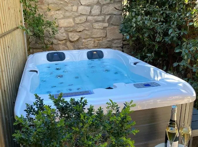 La Maison Des Vendangeurs - Table D'hotes Le Soir Du Jeudi Au Dimanche- Jacuzzi - Balneo - Acces Piscine Pour Toutes Les Sauf Coquet- Piscine De Mai A Mi-octobre Bed & Breakfast 4*