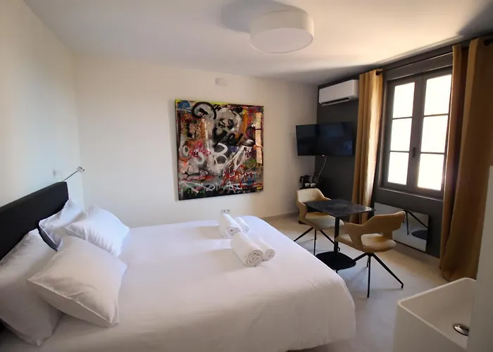 Frühstückspension La Maison Des Vendangeurs - Table D'hotes Le Soir Du Jeudi Au Dimanche- Jacuzzi - Balneo - Acces Piscine Pour Toutes Les Sauf Coquet- Piscine De Mai A Mi-octobre 4*