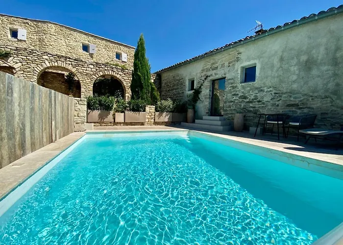 La Maison Des Vendangeurs - Table D'hotes Le Soir Du Jeudi Au Dimanche- Jacuzzi - Balneo - Acces Piscine Pour Toutes Les Sauf Coquet- Piscine De Mai A Mi-octobre 4* Martignargues