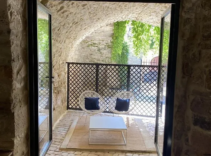 La Maison Des Vendangeurs - Table D'hotes Le Soir Du Jeudi Au Dimanche- Jacuzzi - Balneo - Acces Piscine Pour Toutes Les Sauf Coquet- Piscine De Mai A Mi-octobre 4* Martignargues