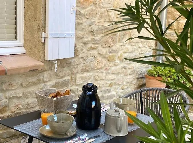 La Maison Des Vendangeurs - Table D'hotes Le Soir Du Jeudi Au Dimanche- Jacuzzi - Balneo - Acces Piscine Pour Toutes Les Sauf Coquet- Piscine De Mai A Mi-octobre Frühstückspension Martignargues