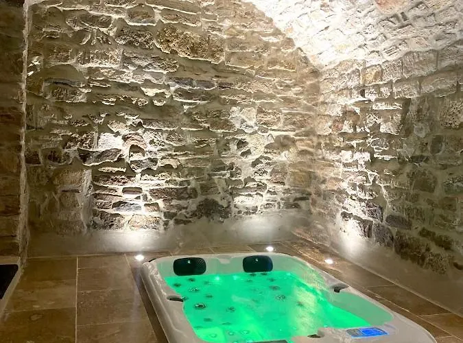 La Maison Des Vendangeurs - Table D'hotes Le Soir Du Jeudi Au Dimanche- Jacuzzi - Balneo - Acces Piscine Pour Toutes Les Sauf Coquet- Piscine De Mai A Mi-octobre 4*