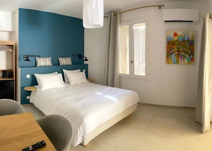 La Maison Des Vendangeurs - Table D'hotes Le Soir Du Jeudi Au Dimanche- Jacuzzi - Balneo - Acces Piscine Pour Toutes Les Sauf Coquet- Piscine De Mai A Mi-octobre 4*