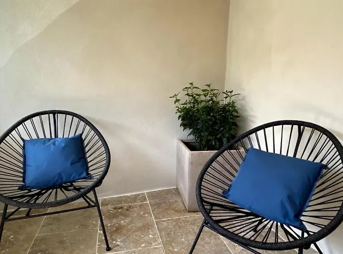 La Maison Des Vendangeurs - Table D'hotes Le Soir Du Jeudi Au Dimanche- Jacuzzi - Balneo - Acces Piscine Pour Toutes Les Sauf Coquet- Piscine De Mai A Mi-octobre Martignargues