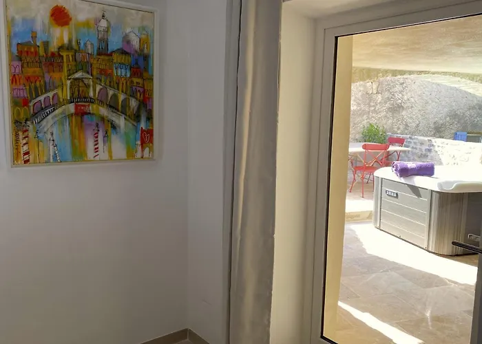 La Maison Des Vendangeurs - Table D'hotes Le Soir Du Jeudi Au Dimanche- Jacuzzi - Balneo - Acces Piscine Pour Toutes Les Sauf Coquet- Piscine De Mai A Mi-octobre 4*
