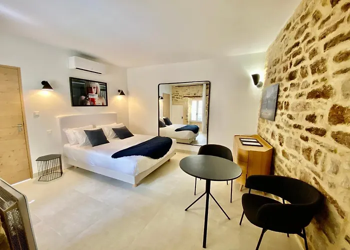 La Maison Des Vendangeurs - Table D'hotes Le Soir Du Jeudi Au Dimanche- Jacuzzi - Balneo - Acces Piscine Pour Toutes Les Sauf Coquet- Piscine De Mai A Mi-octobre Martignargues
