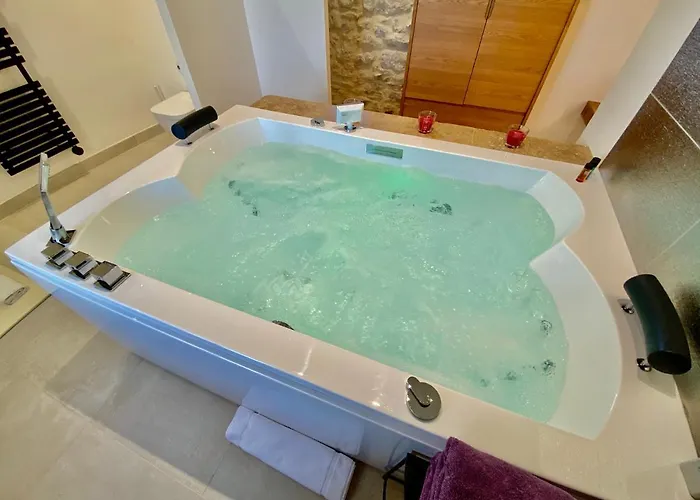 Frühstückspension La Maison Des Vendangeurs - Table D'hotes Le Soir Du Jeudi Au Dimanche- Jacuzzi - Balneo - Acces Piscine Pour Toutes Les Sauf Coquet- Piscine De Mai A Mi-octobre Martignargues