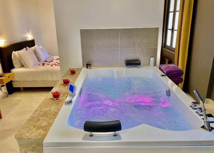 La Maison Des Vendangeurs - Table D'hotes Le Soir Du Jeudi Au Dimanche- Jacuzzi - Balneo - Acces Piscine Pour Toutes Les Sauf Coquet- Piscine De Mai A Mi-octobre Frühstückspension Martignargues